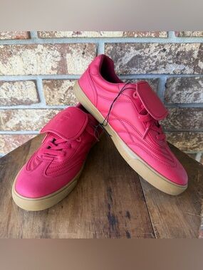 Men’s GBG Los Angeles Sneakers Size 11 NWOT Red! Excellent Condition!